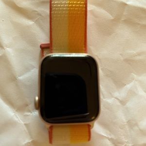 Apple Watch Series 3 with charger Excellent condition. New OS woven Velcro band